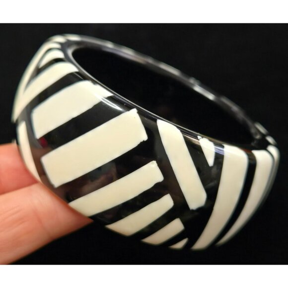 Mod Black and White Wide Acrylic Bangle Bracelet - Picture 1 of 4